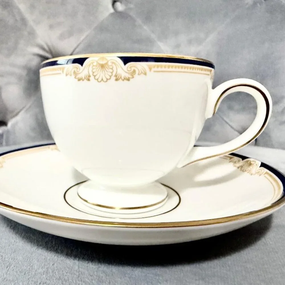 WEDGWOOD CAVENDISH pattern R4680 Cup and Saucer set Made in England Vintage - Picture 7 of 8